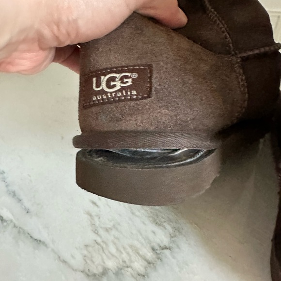 Ugg Single Button Bailey in brown, size 7 - Picture 9 of 9